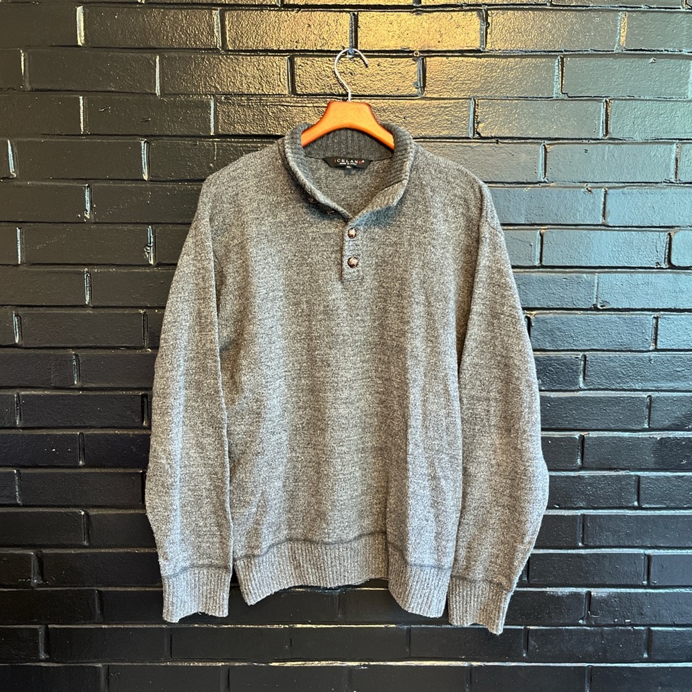 Men’s large Iceland wool blend grey sweater with leather buttons